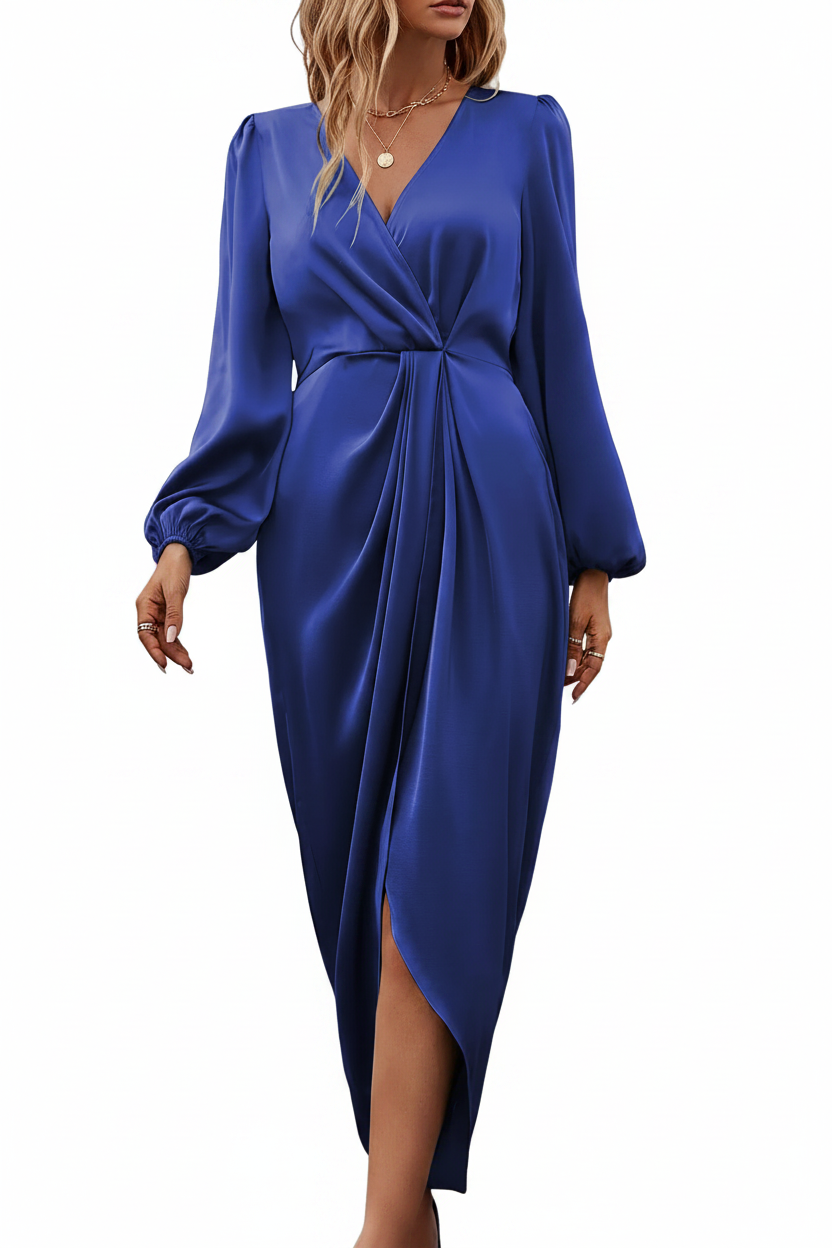 Robe satin bleu royal — fond blanc