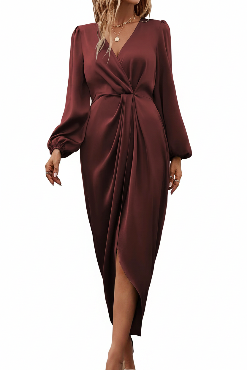 Robe satin bordeaux — fond blanc