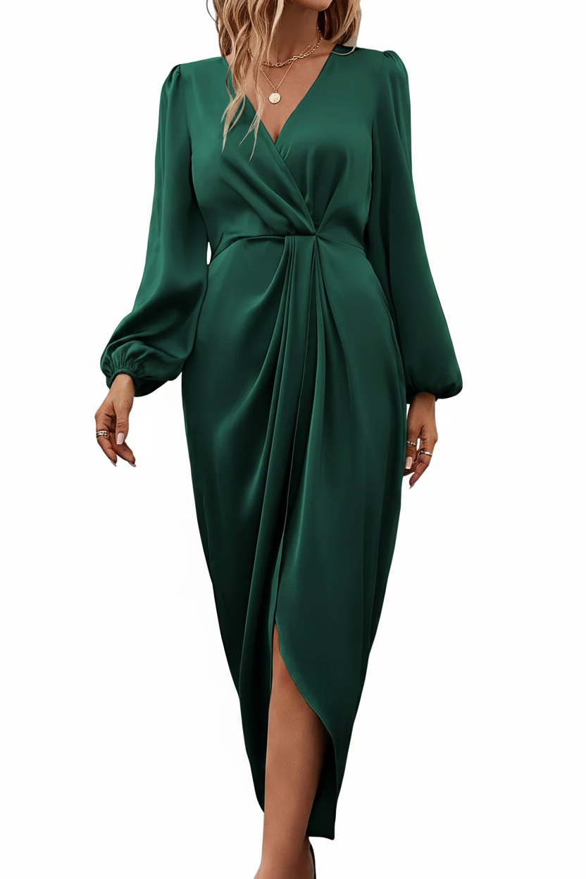 Robe satin vert émeraude — fond blanc