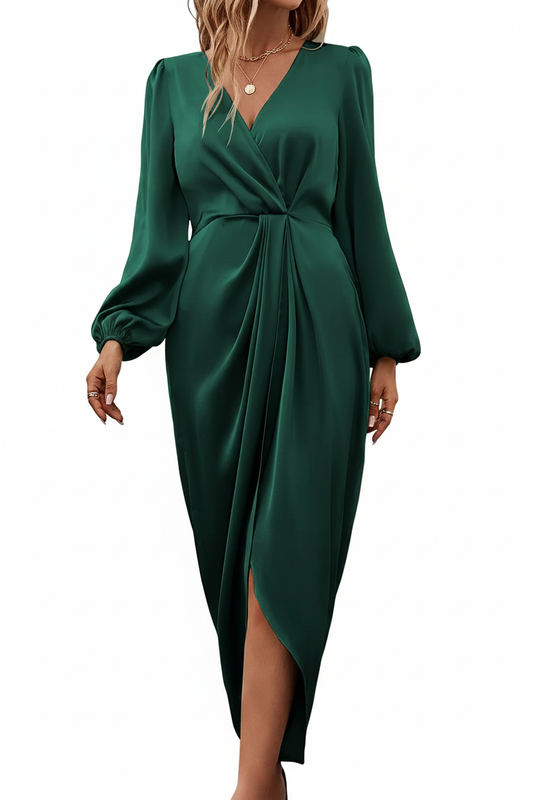 Robe satin vert émeraude — fond blanc