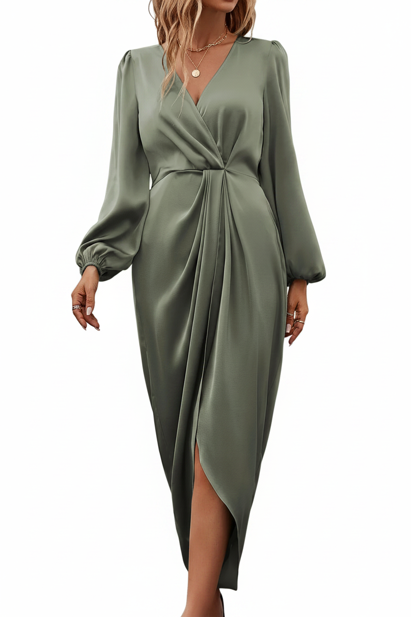 Robe satin vert sauge — fond blanc